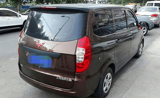 五菱370价格及图片,奔驰370价格及图片 买辆五菱宏光做点小生意妻子打开车门时不开心了