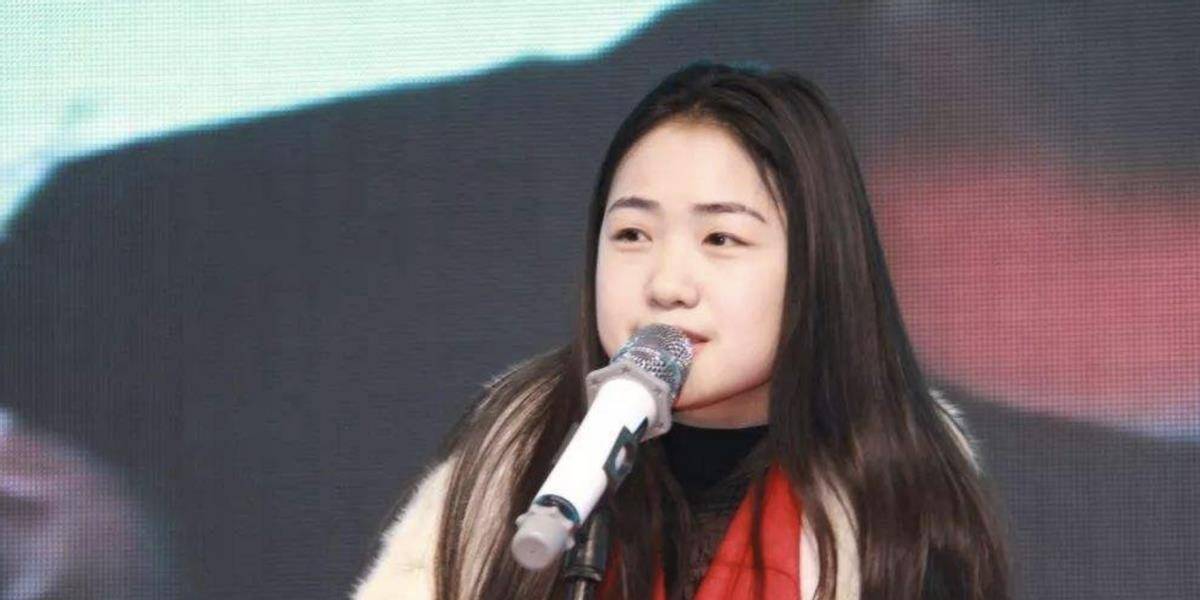 断臂女孩杨佩打工沦落乞讨靠十字绣逆袭遭男友抛弃再遇真爱