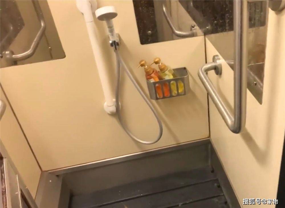 原创他乘坐日本卧铺火车直言体验很不错床铺很干净还能洗澡