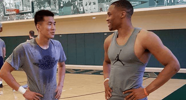 胸肌像充气 腹肌如巧克力 大腿似水桶_手臂_1_nba