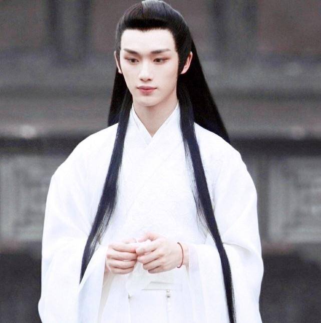 原创邻家少年初长成宋亚轩丁程鑫白衣古装一个贵气一个清冷