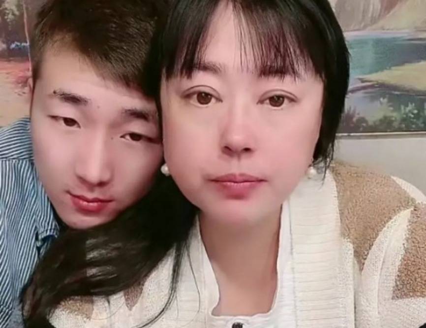 52岁李菁菁患癌后瘦身成功,获小21岁二婚老公表白:全世界最好_刘振