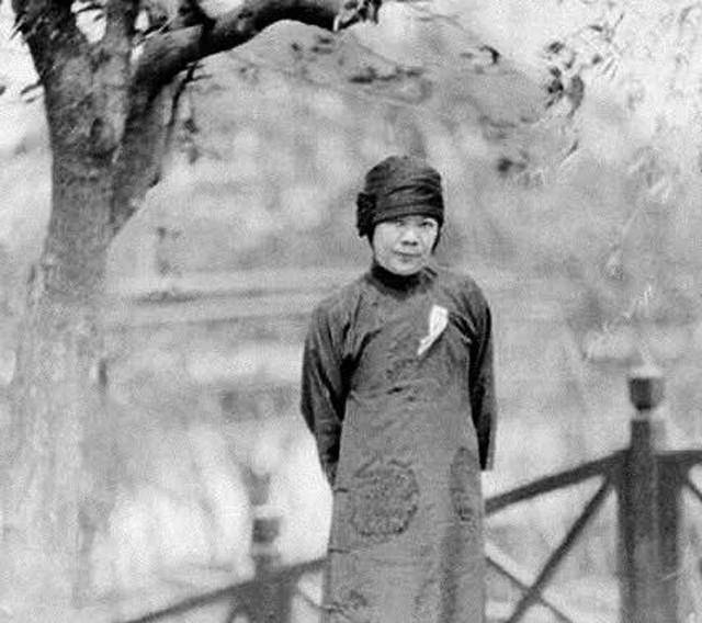 她是中国第一位女博士,是闻风丧胆的女刺客,也是名媛交际花_法国巴黎