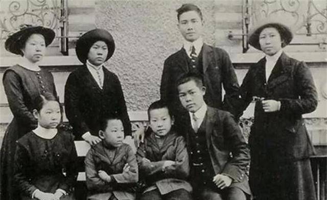 2005年,汪精卫77岁的儿子回国祭祖,看见父母跪像,咬牙痛呼9字_汪文悌