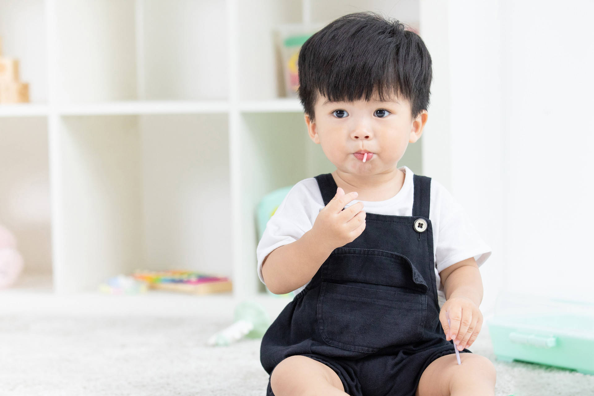 孩子几时吃辅食,脱尿不湿,分房？妈妈把时间当成标准,那就错了