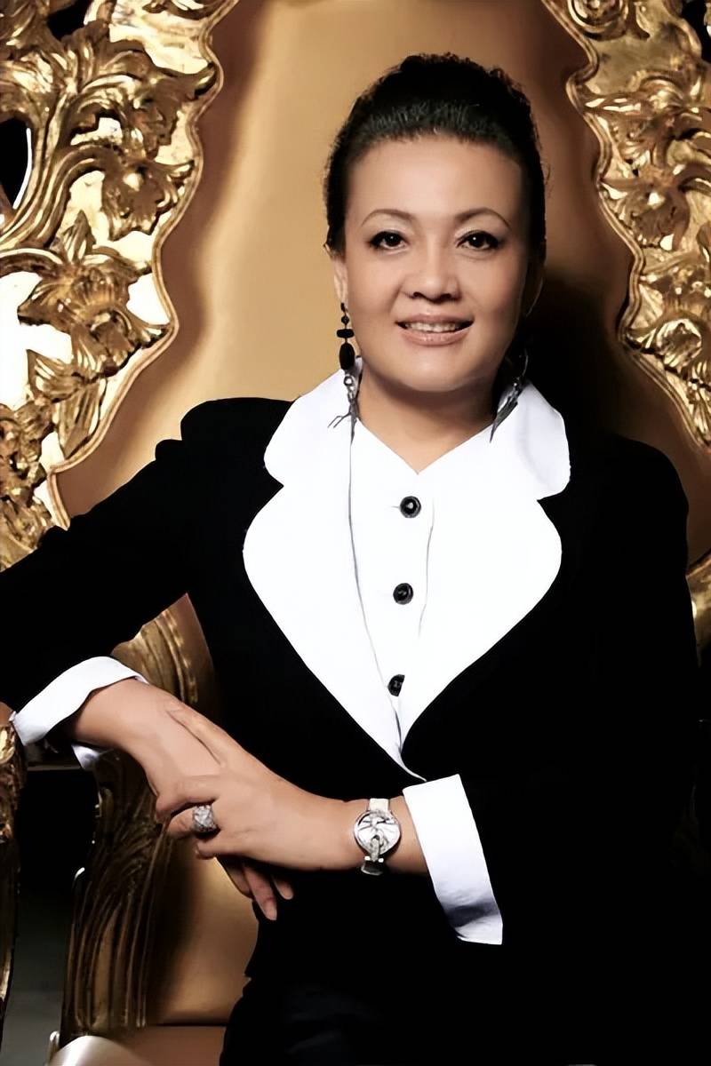 还记得让儿子箖儿给奶奶送上生日祝福,张兰可能太高兴了,所以嘚瑟了一