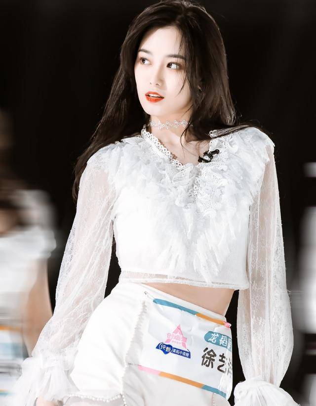 徐艺洋不愧是女团出来的 来自搜狐网