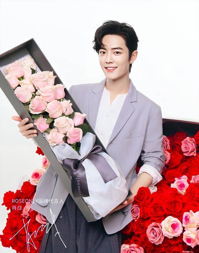 在2020年的520这一天,肖战亲自挑选了roseonly诺誓的19朵玫瑰送给了