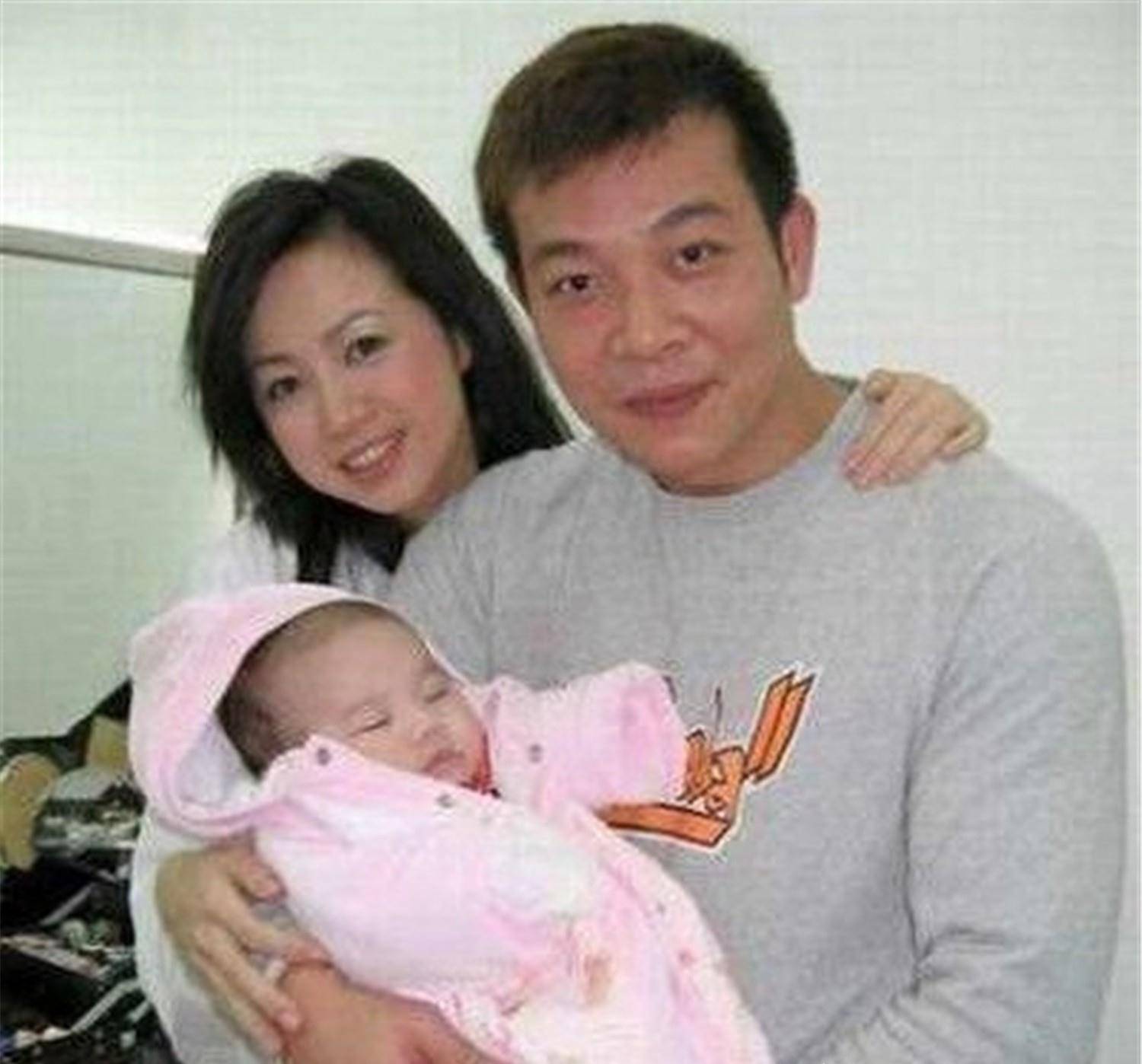 原创52岁薛仁贵吴毅将与妻子结婚17年仍恩爱如初如今长这样