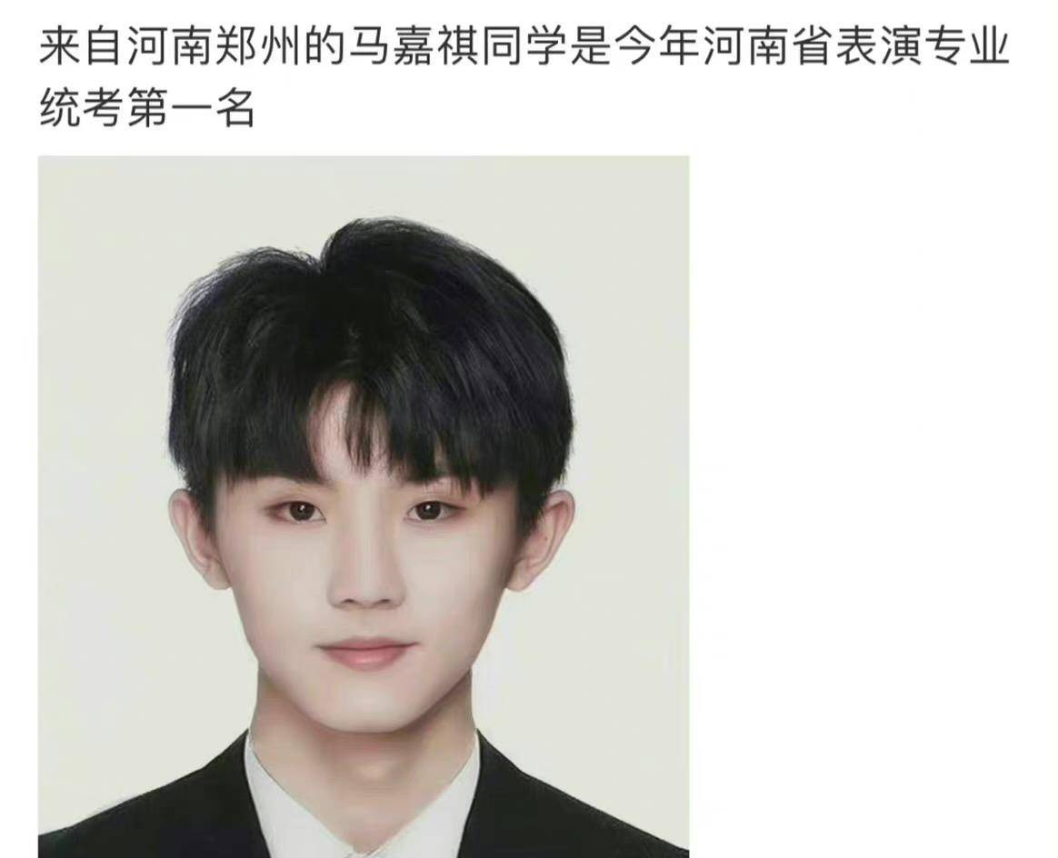 宋亚轩与马嘉祺一样选择了话剧影视表演,宋亚轩是一个比较全能的偶像