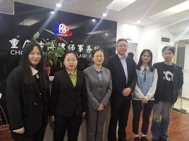 2022年初,坤博律师事务所迎来了五位重庆西南大学的实习生.