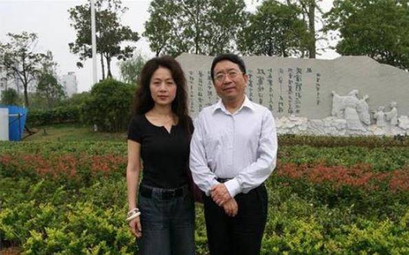 过两段婚史,其实这并不真实,马兰在遇到余秋雨之前确实有一段感情不假