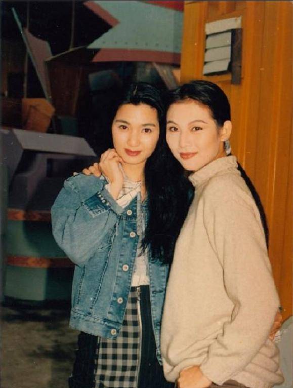 在1993年,洪欣出演了《原振侠,在剧中饰演蓝凌,这部的主演还有黎明