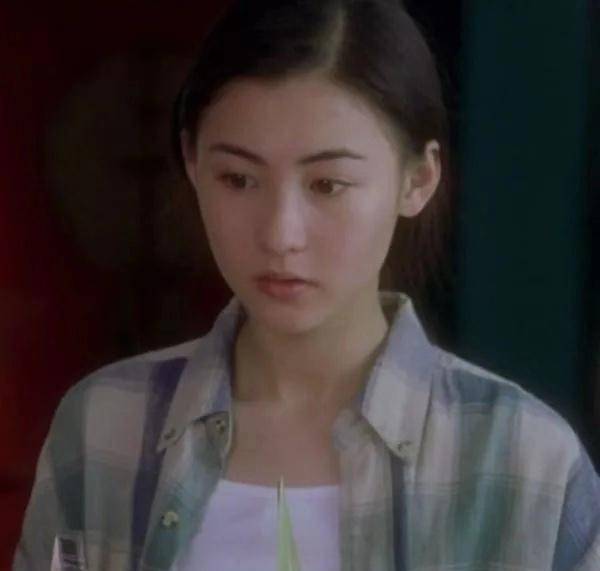 1998年,张柏芝回到香港,在台湾旅游时接拍了一个阳光柠檬茶的广告,被