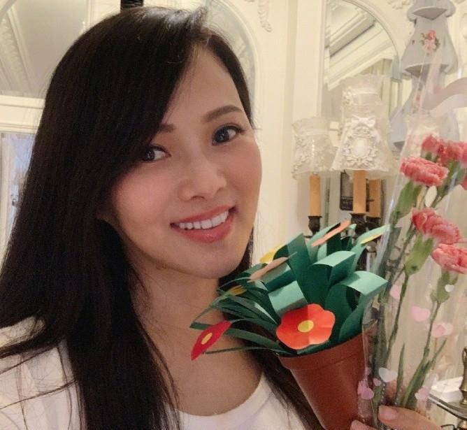 原创伊能静晒甜美自拍迎接母亲节感谢妈妈和女儿贵妇豪宅内景曝光