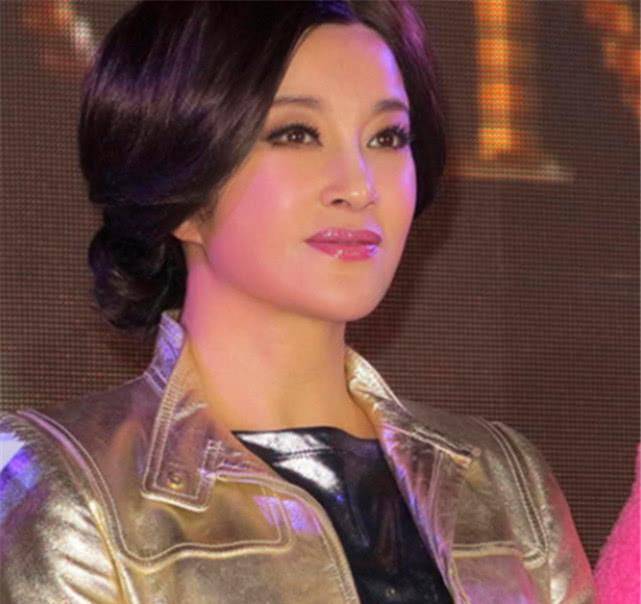 小伙伴们,大家好,说起刘晓庆这个演员,相信大家对她非常的熟悉,不管是