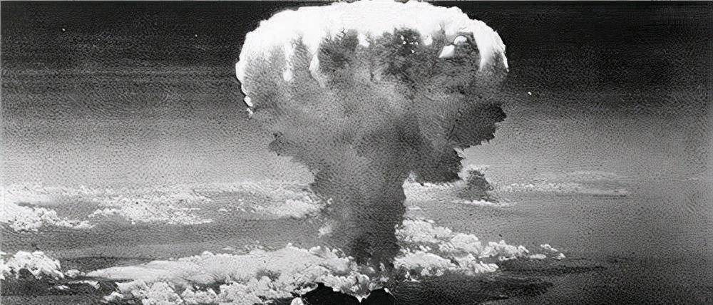 原子弹核爆后,日本女孩满脸笑容:核爆的恐怖威力,会促成核载军_美国