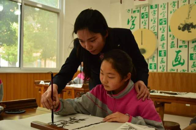 南阳市宛城区人大常委会主任陈发祥莅临南阳市实验学校调研