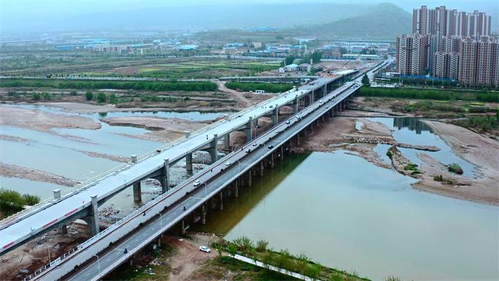 陕西宝鸡虢磻渭河大桥建成通车