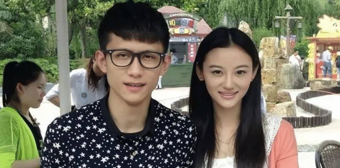 张一山与徐婷这样的好对于徐婷的代价就是,她不仅帮父亲偿还了巨额