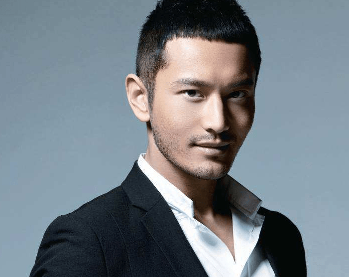 黄晓明久违发自拍颜值让人意外网友他只要不油腻比小鲜肉帅