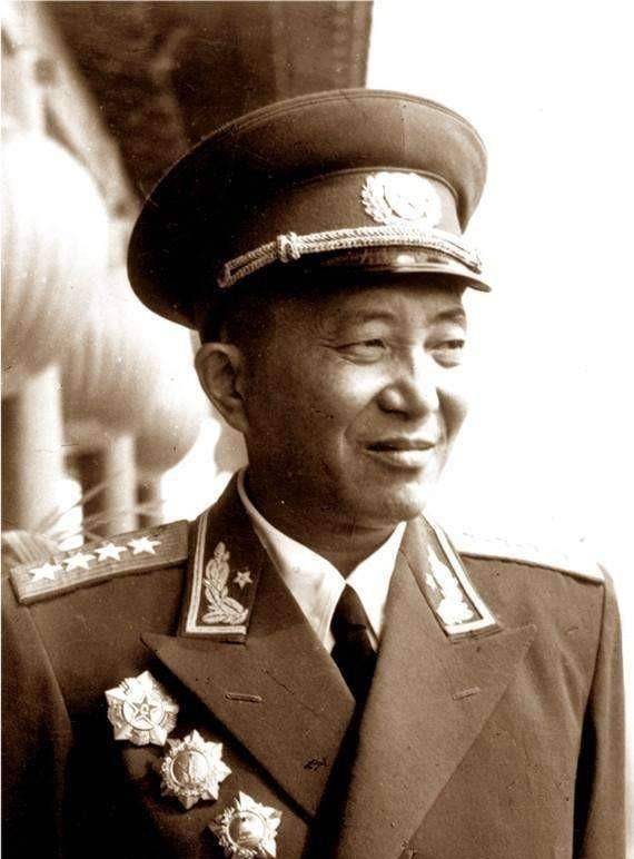 有一位将领后来在1955年被授予了大将军衔,他就是罗瑞卿(四川西充人)