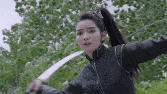 得知此消息的雷惊鸿心中痛苦,只能一个人喝闷酒(突然深沉起来的雷少爷