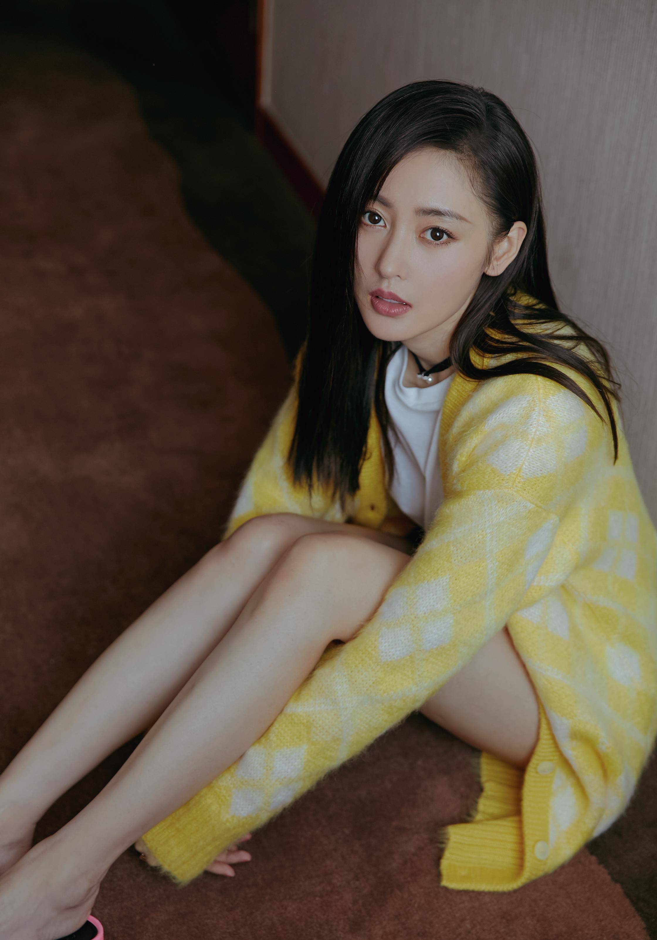 下面,再让我们来欣赏下张天爱的写真及街拍吧.