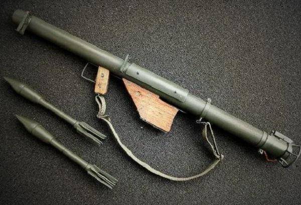 不过,当时德军称这种美式火箭筒之为"肩射炮",而美军士兵看它很像美国