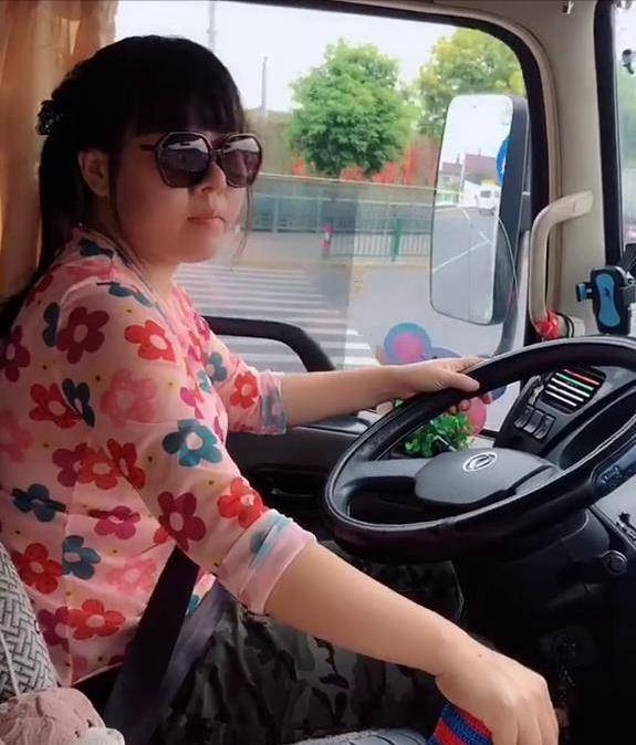 我小学辍学,20岁开卡车已16年,一人撑起一个家,从不觉得生活苦_父母