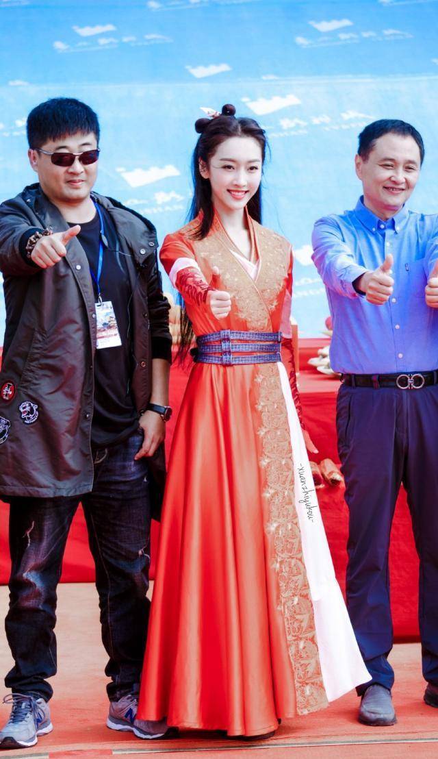 原创师姐宣璐新剧造型曝光一袭红裙太有感觉私下衣品值得借鉴
