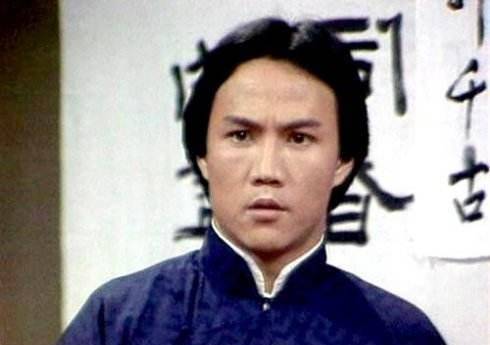 不但具有超高的人气,而且还非常的潇洒帅气,最重要的是黄元申还会武功