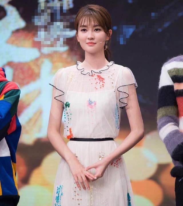 原创乔欣近期的造型都很美还发现她穿衣的一个特点