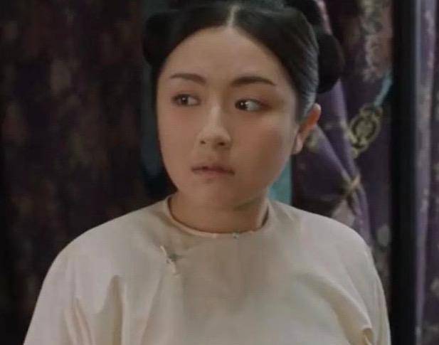 很多网友开玩笑:果然,女明星胖着跟玩儿一样,这么看李兰迪居然有一种