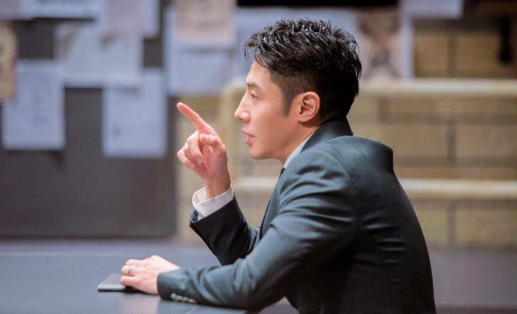 撒贝宁龙凤胎首曝光,儿子乖巧任抱,女儿走路"美萝卜