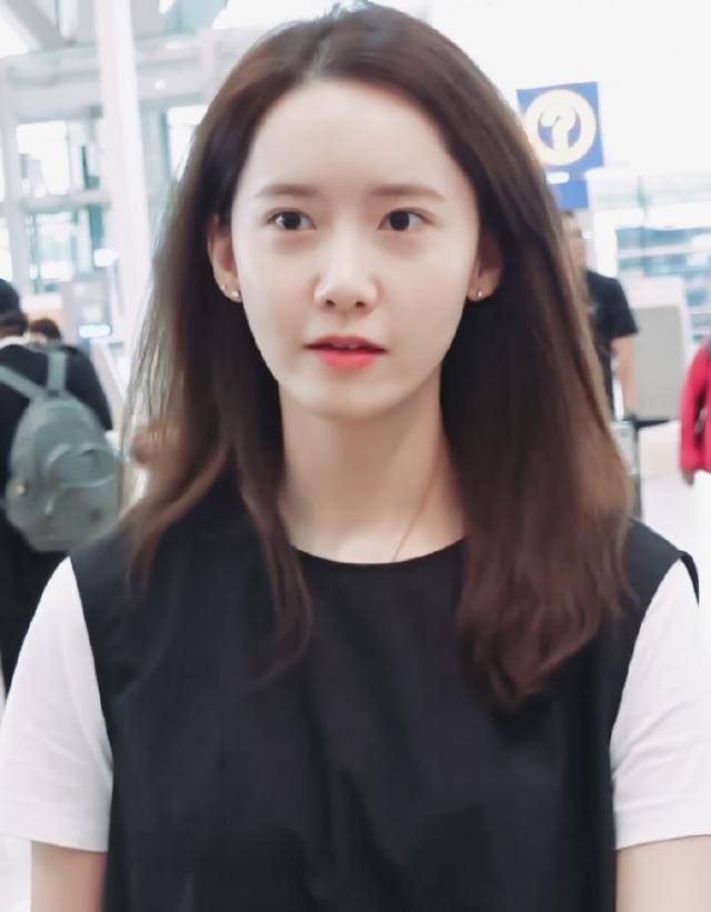 奔30的林允儿颜值逆天佩戴粉色蝴蝶结少女感满满比刚出道都嫩