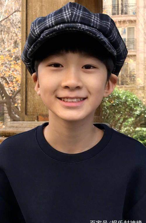 诺一和康康近照满满型男范儿,康康跟旁边的小孩完全不是一个世界_张亮