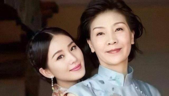 原创关晓彤刘诗诗张予馨和anglebaby的妈妈美照pk谁更漂亮