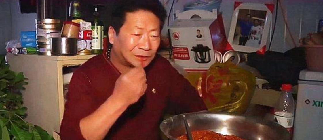 不听医生劝阻的"河南辣王"李永志,每天标配5斤辣椒,现已戒辣_中国