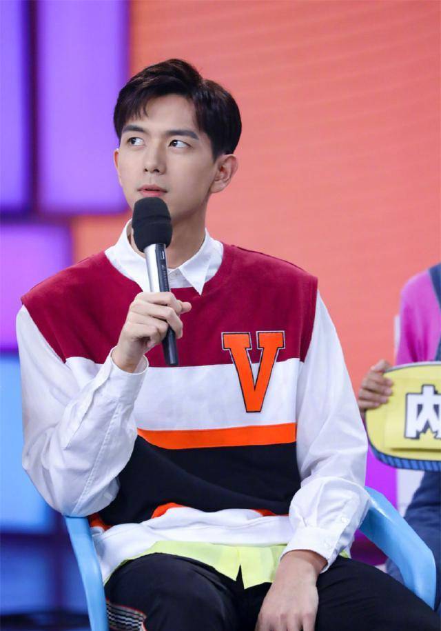 延续着这股热度,李现也受到了综艺节目《快乐大本营》的邀约录制其