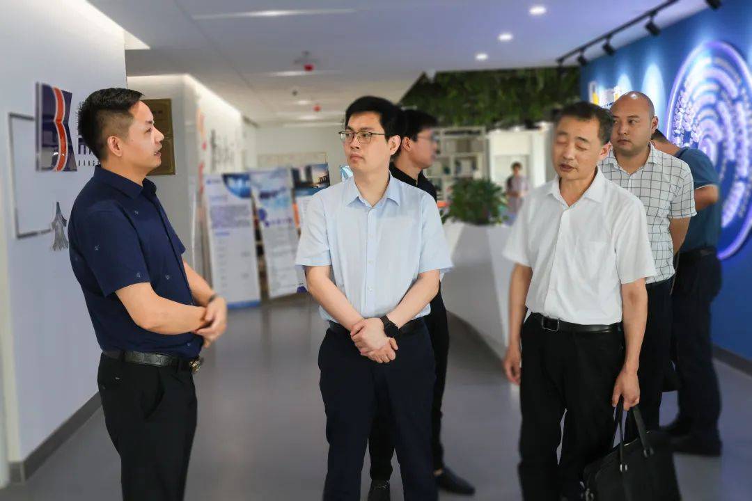 热烈欢迎巢湖市副市长苗宁宁一行莅临帮帮客众创空间参观指导