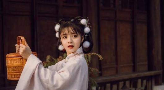 00后汉服模特走红,戏曲与汉服结合,顾盼生辉!四月也太美了吧!
