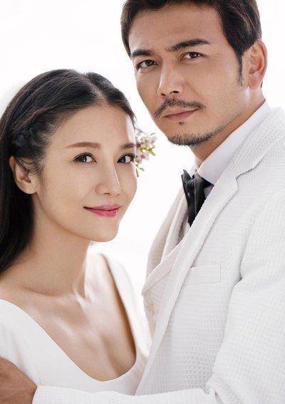 杨烁老婆的行为就不像个成年人,而像3岁的小孩子,但因为杨烁是明星,又