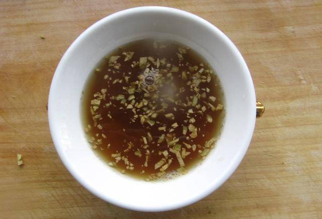 注意:1.蟹是寒凉食物,所以加紫苏蒸和搭配姜醋汁吃解寒气.2.
