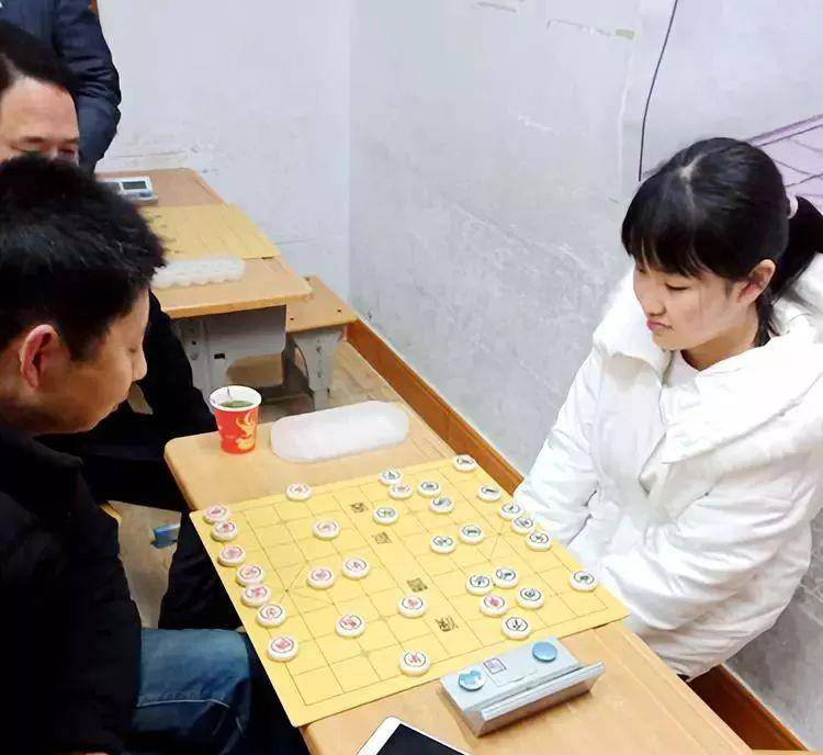 王文君是中国棋院杭州分院独立培养的象棋大师,这也是该分院棋手首次