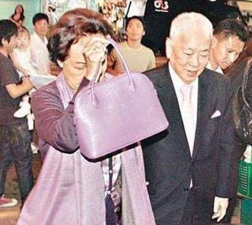 许晋亨母亲简剑勋被老公宠一生坦言更想刘嘉玲何超琼做儿媳