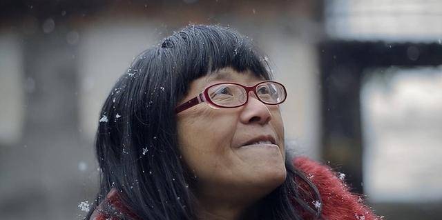 最后,余秀华说,她已经从家庭暴力的动态中删除,但留下了这一发人深省