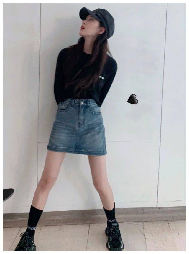 还在纠结穿什么裤子那就选赵露思的条纹高腰裤显腿长效果超赞