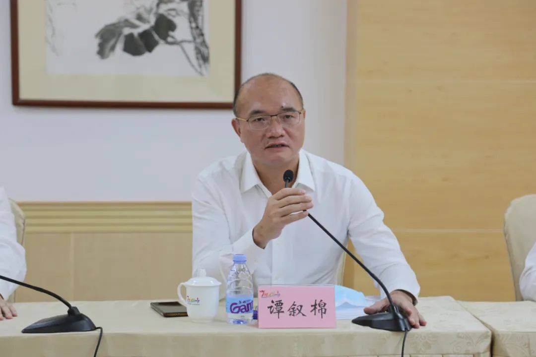 书记,镇人大主席谭叙棉,镇党委副书记,镇长何俊聪,镇党委委员赖华锋