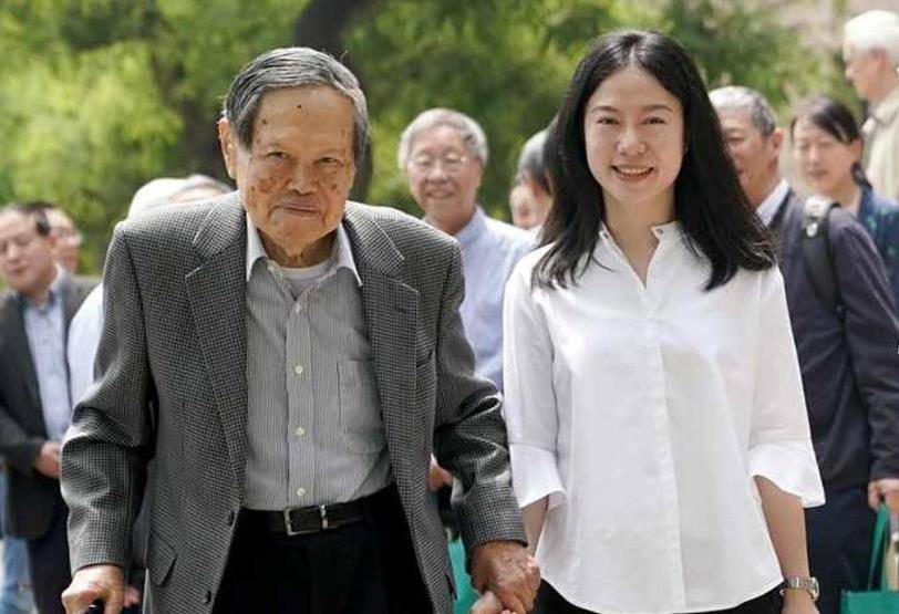 杜致礼去世一年后,杨振宁再娶,长子杨光诺:翁帆是个